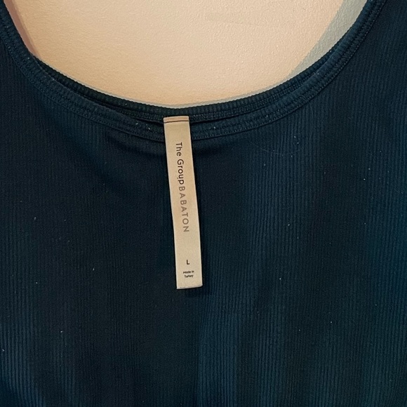 Babaton cropped ribbed tank top - Picture 2 of 2